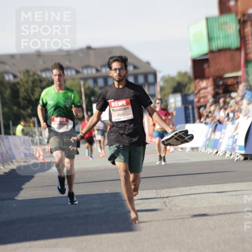 03.10.2025 - Köhlbrandbrückenlauf Jannik Wohlers http://msf.ph/oto/9089260 03.10.2025 12:53:38 Ziel 4043, 4155, 6241, 6624, 6656, 6804 meine-sportfotos.de