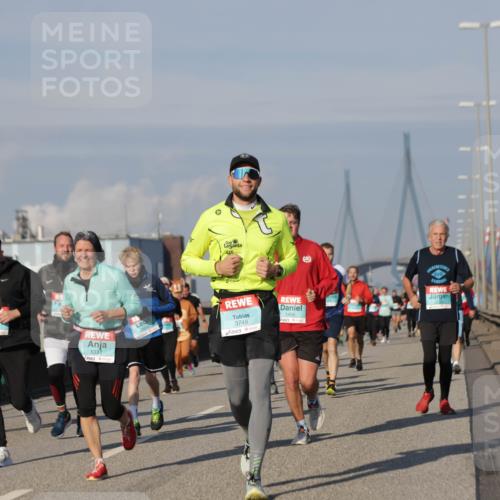 03.10.2025 - Köhlbrandbrückenlauf Jannik Wohlers http://msf.ph/oto/9089272 03.10.2025 09:58:30 Position 3 3699, 1337, 3748, 1456 meine-sportfotos.de