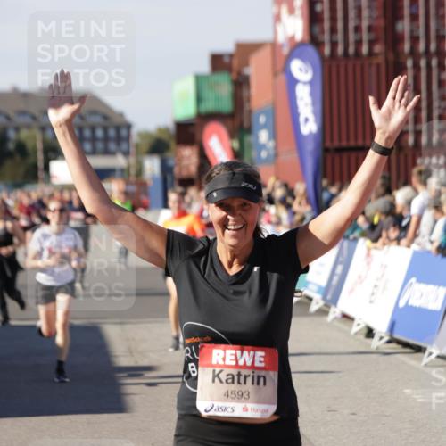 03.10.2025 - Köhlbrandbrückenlauf Jannik Wohlers http://msf.ph/oto/9089273 03.10.2025 13:19:20 Ziel 4143, 4593, 4632, 4690, 4725, 4727, 4828, 4996, 5443, 5451, 5853, 5858, 6057, 6225, 6226, 6230, 6576 meine-sportfotos.de