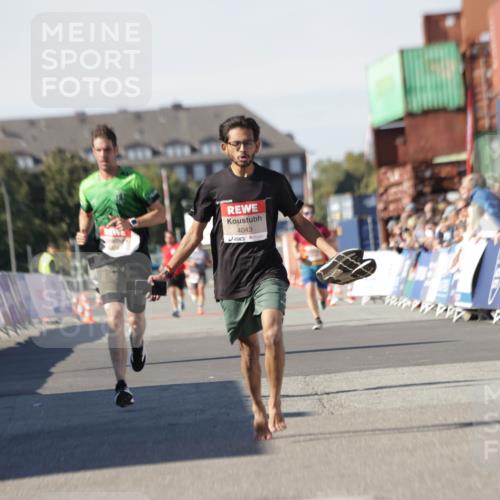 03.10.2025 - Köhlbrandbrückenlauf Jannik Wohlers http://msf.ph/oto/9089286 03.10.2025 12:53:38 Ziel 4043, 4155, 6241, 6624, 6656, 6804 meine-sportfotos.de