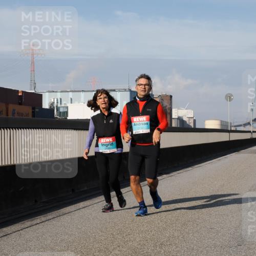 03.10.2025 - Köhlbrandbrückenlauf Fabian Wolf http://msf.ph/oto/9089302 03.10.2025 10:24:47 Position 3 2490, 2132 meine-sportfotos.de
