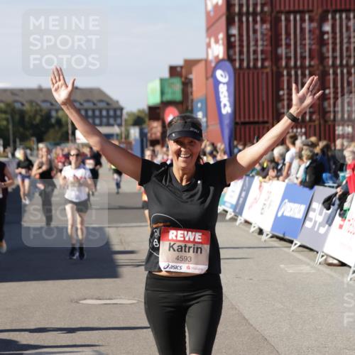 03.10.2025 - Köhlbrandbrückenlauf Jannik Wohlers http://msf.ph/oto/9089304 03.10.2025 13:19:20 Ziel 4143, 4593, 4632, 4690, 4725, 4727, 4828, 4996, 5443, 5451, 5853, 5858, 6057, 6225, 6226, 6230, 6576 meine-sportfotos.de