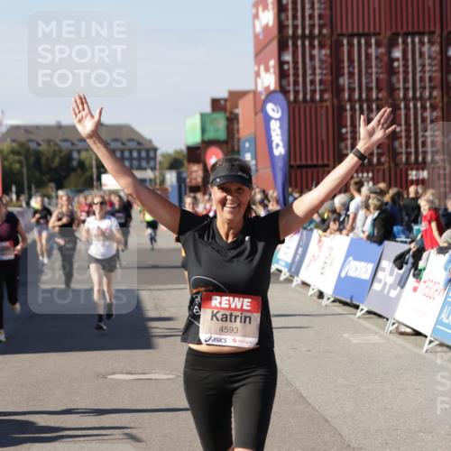 03.10.2025 - Köhlbrandbrückenlauf Jannik Wohlers http://msf.ph/oto/9089317 03.10.2025 13:19:20 Ziel 4143, 4593, 4632, 4690, 4725, 4727, 4828, 4996, 5443, 5451, 5853, 5858, 6057, 6225, 6226, 6230, 6576 meine-sportfotos.de