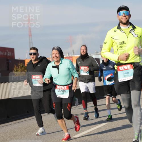 03.10.2025 - Köhlbrandbrückenlauf Jannik Wohlers http://msf.ph/oto/9089324 03.10.2025 09:58:31 Position 3 3395, 1337, 3748, 1456 meine-sportfotos.de