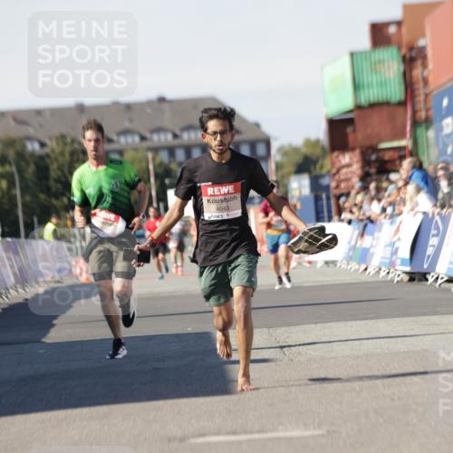 03.10.2025 - Köhlbrandbrückenlauf Jannik Wohlers http://msf.ph/oto/9089326 03.10.2025 12:53:38 Ziel 4043, 4155, 6241, 6624, 6656, 6804 meine-sportfotos.de