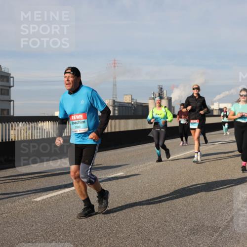03.10.2025 - Köhlbrandbrückenlauf Lena Gebhardt http://msf.ph/oto/9089327 03.10.2025 10:07:05 Position 2 3393, 1001 meine-sportfotos.de