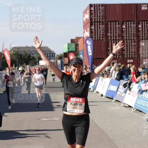 03.10.2025 - Köhlbrandbrückenlauf Jannik Wohlers http://msf.ph/oto/9089330 03.10.2025 13:19:20 Ziel 4143, 4593, 4632, 4690, 4725, 4727, 4828, 4996, 5443, 5451, 5853, 5858, 6057, 6225, 6226, 6230, 6576 meine-sportfotos.de