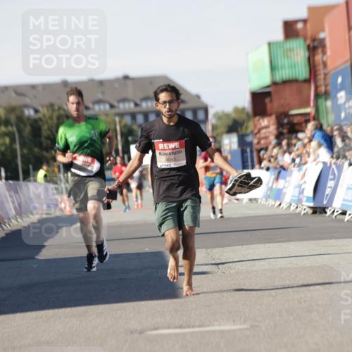 03.10.2025 - Köhlbrandbrückenlauf Jannik Wohlers http://msf.ph/oto/9089336 03.10.2025 12:53:38 Ziel 4043, 4155, 6241, 6624, 6656, 6804 meine-sportfotos.de