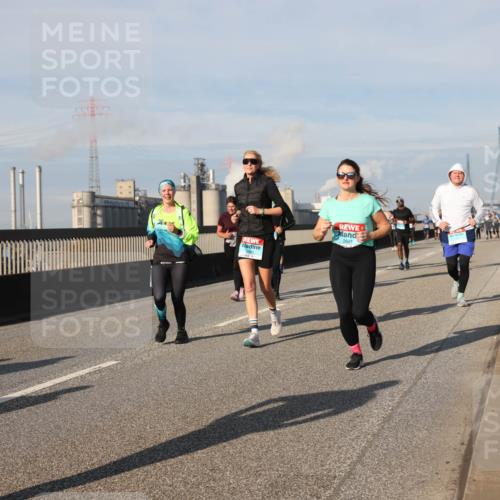 03.10.2025 - Köhlbrandbrückenlauf Lena Gebhardt http://msf.ph/oto/9089337 03.10.2025 10:07:06 Position 2  meine-sportfotos.de