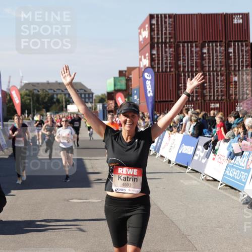 03.10.2025 - Köhlbrandbrückenlauf Jannik Wohlers http://msf.ph/oto/9089340 03.10.2025 13:19:20 Ziel 4143, 4593, 4632, 4690, 4725, 4727, 4828, 4996, 5443, 5451, 5853, 5858, 6057, 6225, 6226, 6230, 6576 meine-sportfotos.de