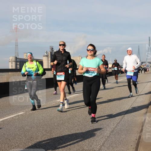 03.10.2025 - Köhlbrandbrückenlauf Lena Gebhardt http://msf.ph/oto/9089351 03.10.2025 10:07:06 Position 2 2845, 2681 meine-sportfotos.de