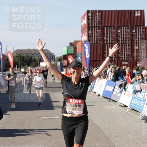 03.10.2025 - Köhlbrandbrückenlauf Jannik Wohlers http://msf.ph/oto/9089354 03.10.2025 13:19:21 Ziel 4143, 4593, 4632, 4690, 4725, 4727, 4828, 4996, 5009, 5443, 5451, 5853, 5858, 6057, 6225, 6226, 6230, 6576, 6753 meine-sportfotos.de