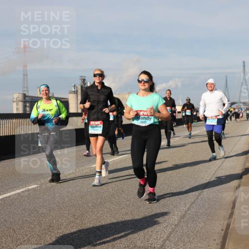 03.10.2025 - Köhlbrandbrückenlauf Lena Gebhardt http://msf.ph/oto/9089358 03.10.2025 10:07:06 Position 2 2845, 2681 meine-sportfotos.de