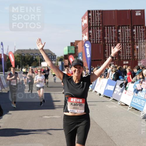03.10.2025 - Köhlbrandbrückenlauf Jannik Wohlers http://msf.ph/oto/9089363 03.10.2025 13:19:21 Ziel 4143, 4593, 4632, 4690, 4725, 4727, 4828, 4996, 5009, 5443, 5451, 5853, 5858, 6057, 6225, 6226, 6230, 6576, 6753 meine-sportfotos.de