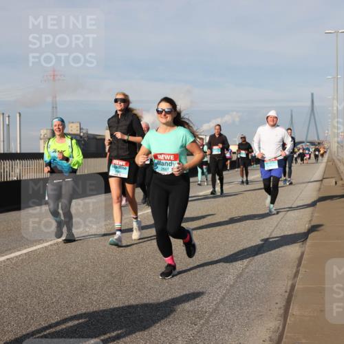 03.10.2025 - Köhlbrandbrückenlauf Lena Gebhardt http://msf.ph/oto/9089370 03.10.2025 10:07:06 Position 2 2845, 2681 meine-sportfotos.de