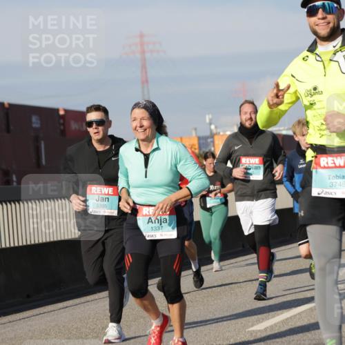 03.10.2025 - Köhlbrandbrückenlauf Jannik Wohlers http://msf.ph/oto/9089373 03.10.2025 09:58:32 Position 3 3395, 1337, 3748 meine-sportfotos.de