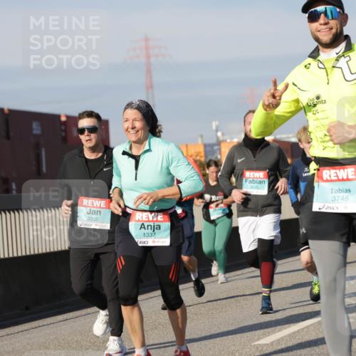 03.10.2025 - Köhlbrandbrückenlauf Jannik Wohlers http://msf.ph/oto/9089378 03.10.2025 09:58:32 Position 3 3395, 1337, 3645, 3748 meine-sportfotos.de