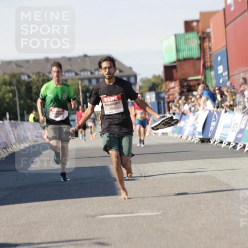 03.10.2025 - Köhlbrandbrückenlauf Jannik Wohlers http://msf.ph/oto/9089379 03.10.2025 12:53:38 Ziel 4043, 4155, 6241, 6624, 6656, 6804 meine-sportfotos.de
