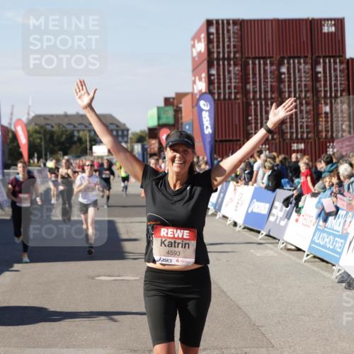 03.10.2025 - Köhlbrandbrückenlauf Jannik Wohlers http://msf.ph/oto/9089385 03.10.2025 13:19:21 Ziel 4143, 4593, 4632, 4690, 4725, 4727, 4828, 4996, 5009, 5443, 5451, 5853, 5858, 6057, 6225, 6226, 6230, 6576, 6753 meine-sportfotos.de