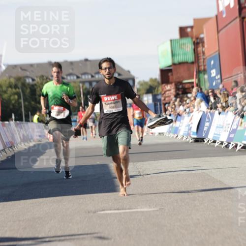 03.10.2025 - Köhlbrandbrückenlauf Jannik Wohlers http://msf.ph/oto/9089390 03.10.2025 12:53:39 Ziel 4043, 4155, 6241, 6624, 6804 meine-sportfotos.de