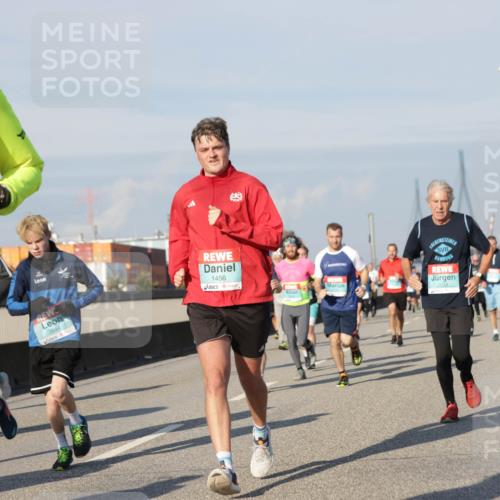 03.10.2025 - Köhlbrandbrückenlauf Jannik Wohlers http://msf.ph/oto/9089392 03.10.2025 09:58:33 Position 3 3748, 1456, 3644 meine-sportfotos.de