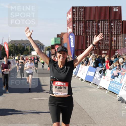 03.10.2025 - Köhlbrandbrückenlauf Jannik Wohlers http://msf.ph/oto/9089396 03.10.2025 13:19:21 Ziel 4143, 4593, 4632, 4690, 4725, 4727, 4828, 4996, 5009, 5443, 5451, 5853, 5858, 6057, 6225, 6226, 6230, 6576, 6753 meine-sportfotos.de