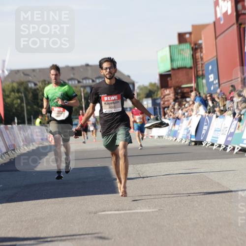 03.10.2025 - Köhlbrandbrückenlauf Jannik Wohlers http://msf.ph/oto/9089399 03.10.2025 12:53:39 Ziel 4043, 4155, 6241, 6624, 6804 meine-sportfotos.de