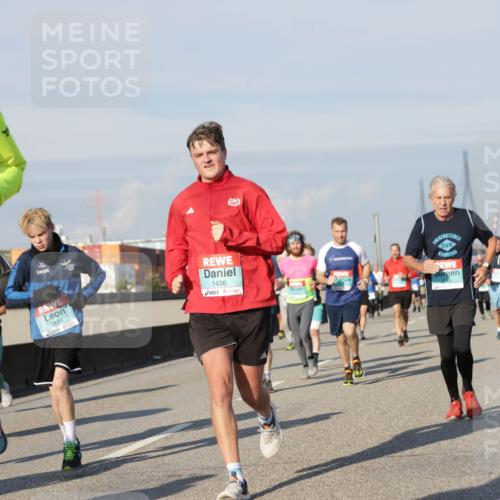 03.10.2025 - Köhlbrandbrückenlauf Jannik Wohlers http://msf.ph/oto/9089401 03.10.2025 09:58:33 Position 3 3748, 12, 3644, 1456 meine-sportfotos.de