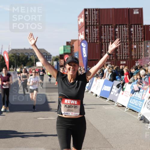 03.10.2025 - Köhlbrandbrückenlauf Jannik Wohlers http://msf.ph/oto/9089406 03.10.2025 13:19:21 Ziel 4143, 4593, 4632, 4690, 4725, 4727, 4828, 4996, 5009, 5443, 5451, 5853, 5858, 6057, 6225, 6226, 6230, 6576, 6753 meine-sportfotos.de
