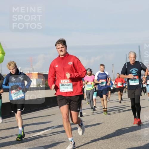 03.10.2025 - Köhlbrandbrückenlauf Jannik Wohlers http://msf.ph/oto/9089409 03.10.2025 09:58:33 Position 3 48, 3644, 1456, 2699 meine-sportfotos.de