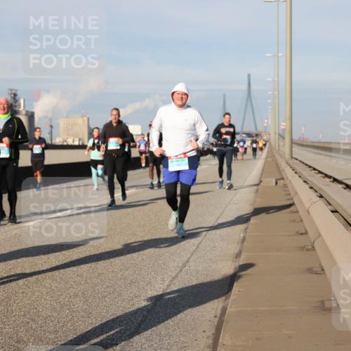 03.10.2025 - Köhlbrandbrückenlauf Lena Gebhardt http://msf.ph/oto/9089418 03.10.2025 10:07:07 Position 2 31 meine-sportfotos.de