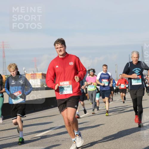 03.10.2025 - Köhlbrandbrückenlauf Jannik Wohlers http://msf.ph/oto/9089425 03.10.2025 09:58:33 Position 3 3614, 1456, 2699 meine-sportfotos.de