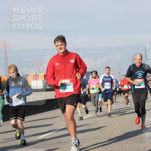 03.10.2025 - Köhlbrandbrückenlauf Jannik Wohlers http://msf.ph/oto/9089430 03.10.2025 09:58:33 Position 3 3644, 1456 meine-sportfotos.de