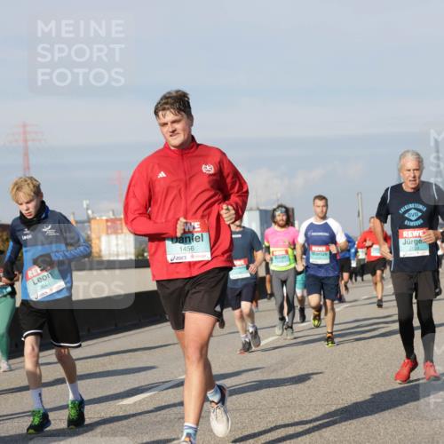 03.10.2025 - Köhlbrandbrückenlauf Jannik Wohlers http://msf.ph/oto/9089435 03.10.2025 09:58:33 Position 3 3645, 1456, 3644, 2699 meine-sportfotos.de