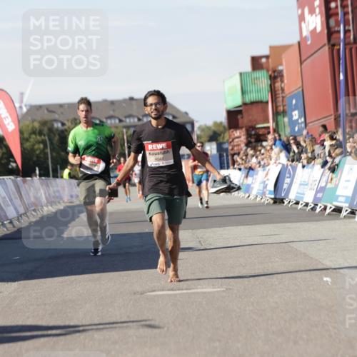 03.10.2025 - Köhlbrandbrückenlauf Jannik Wohlers http://msf.ph/oto/9089438 03.10.2025 12:53:39 Ziel 4043, 4155, 6241, 6624, 6804 meine-sportfotos.de