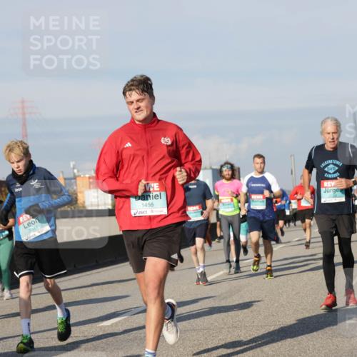 03.10.2025 - Köhlbrandbrückenlauf Jannik Wohlers http://msf.ph/oto/9089440 03.10.2025 09:58:33 Position 3 3645, 1456, 3644, 2699 meine-sportfotos.de