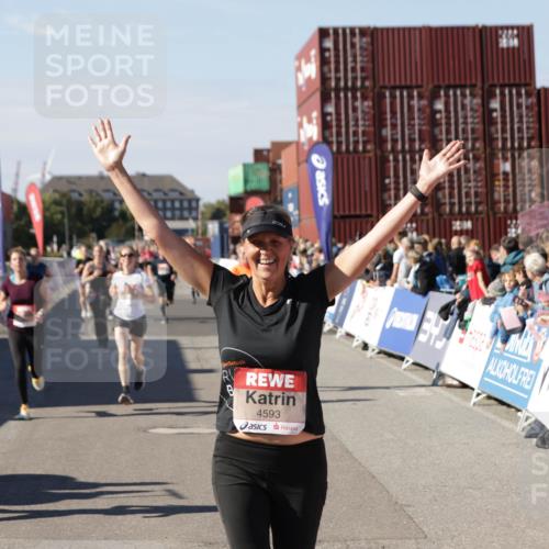 03.10.2025 - Köhlbrandbrückenlauf Jannik Wohlers http://msf.ph/oto/9089442 03.10.2025 13:19:21 Ziel 4143, 4593, 4632, 4690, 4725, 4727, 4828, 4996, 5009, 5443, 5451, 5853, 5858, 6057, 6225, 6226, 6230, 6576, 6753 meine-sportfotos.de