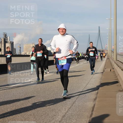 03.10.2025 - Köhlbrandbrückenlauf Lena Gebhardt http://msf.ph/oto/9089447 03.10.2025 10:07:08 Position 2 1927 meine-sportfotos.de