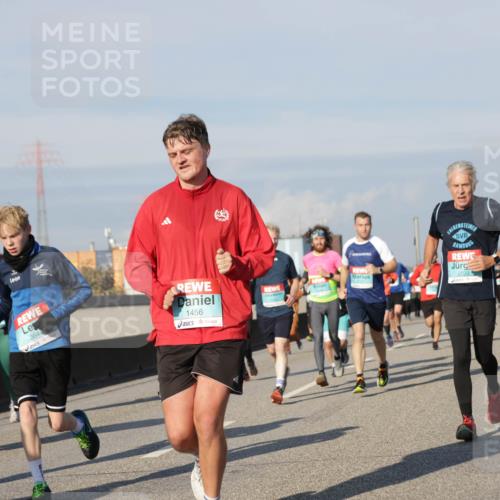 03.10.2025 - Köhlbrandbrückenlauf Jannik Wohlers http://msf.ph/oto/9089453 03.10.2025 09:58:33 Position 3 3645, 3644, 1456 meine-sportfotos.de