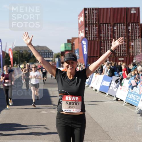 03.10.2025 - Köhlbrandbrückenlauf Jannik Wohlers http://msf.ph/oto/9089454 03.10.2025 13:19:21 Ziel 4143, 4593, 4632, 4690, 4725, 4727, 4828, 4996, 5009, 5443, 5451, 5853, 5858, 6057, 6225, 6226, 6230, 6576, 6753 meine-sportfotos.de