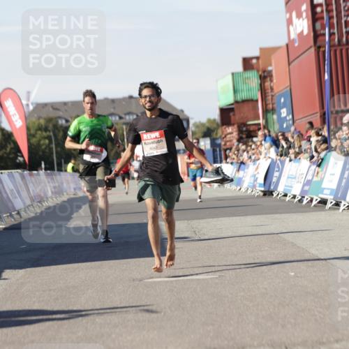 03.10.2025 - Köhlbrandbrückenlauf Jannik Wohlers http://msf.ph/oto/9089462 03.10.2025 12:53:39 Ziel 4043, 4155, 6241, 6624, 6804 meine-sportfotos.de