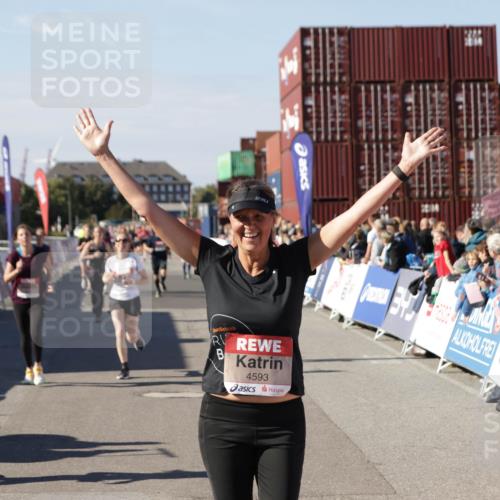 03.10.2025 - Köhlbrandbrückenlauf Jannik Wohlers http://msf.ph/oto/9089466 03.10.2025 13:19:21 Ziel 4143, 4593, 4632, 4690, 4725, 4727, 4828, 4996, 5009, 5443, 5451, 5853, 5858, 6057, 6225, 6226, 6230, 6576, 6753 meine-sportfotos.de
