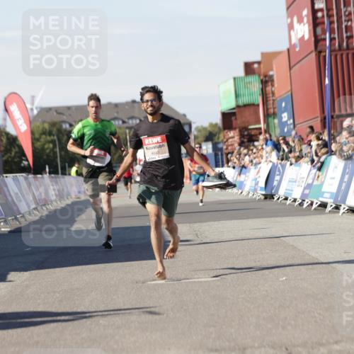 03.10.2025 - Köhlbrandbrückenlauf Jannik Wohlers http://msf.ph/oto/9089470 03.10.2025 12:53:39 Ziel 4043, 4155, 6241, 6624, 6804 meine-sportfotos.de