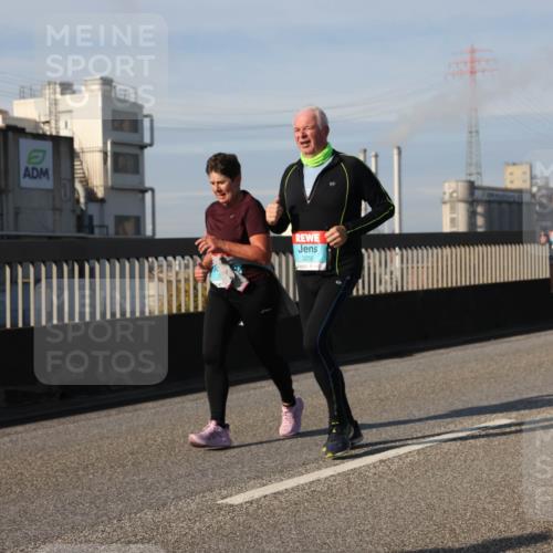 03.10.2025 - Köhlbrandbrückenlauf Lena Gebhardt http://msf.ph/oto/9089492 03.10.2025 10:07:09 Position 2 3256 meine-sportfotos.de