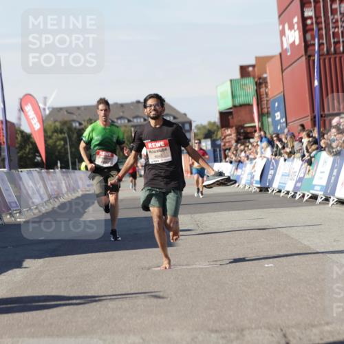 03.10.2025 - Köhlbrandbrückenlauf Jannik Wohlers http://msf.ph/oto/9089494 03.10.2025 12:53:39 Ziel 4043, 4155, 6241, 6624, 6804 meine-sportfotos.de
