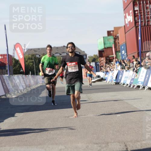 03.10.2025 - Köhlbrandbrückenlauf Jannik Wohlers http://msf.ph/oto/9089503 03.10.2025 12:53:39 Ziel 4043, 4155, 6241, 6624, 6804 meine-sportfotos.de