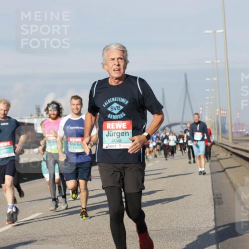 03.10.2025 - Köhlbrandbrückenlauf Jannik Wohlers http://msf.ph/oto/9089504 03.10.2025 09:58:35 Position 3 2699, 2171 meine-sportfotos.de