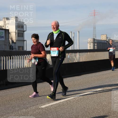 03.10.2025 - Köhlbrandbrückenlauf Lena Gebhardt http://msf.ph/oto/9089505 03.10.2025 10:07:09 Position 2 3256, 1927 meine-sportfotos.de