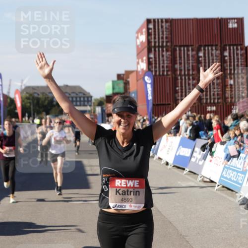 03.10.2025 - Köhlbrandbrückenlauf Jannik Wohlers http://msf.ph/oto/9089508 03.10.2025 13:19:21 Ziel 4143, 4593, 4632, 4690, 4725, 4727, 4828, 4996, 5009, 5443, 5451, 5853, 5858, 6057, 6225, 6226, 6230, 6576, 6753 meine-sportfotos.de