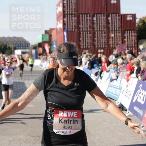 03.10.2025 - Köhlbrandbrückenlauf Jannik Wohlers http://msf.ph/oto/9089516 03.10.2025 13:19:22 Ziel 4593, 4690, 4725, 4727, 4828, 4971, 4996, 5009, 5405, 5443, 5451, 5578, 5853, 6057, 6225, 6226, 6230, 6576, 6753 meine-sportfotos.de